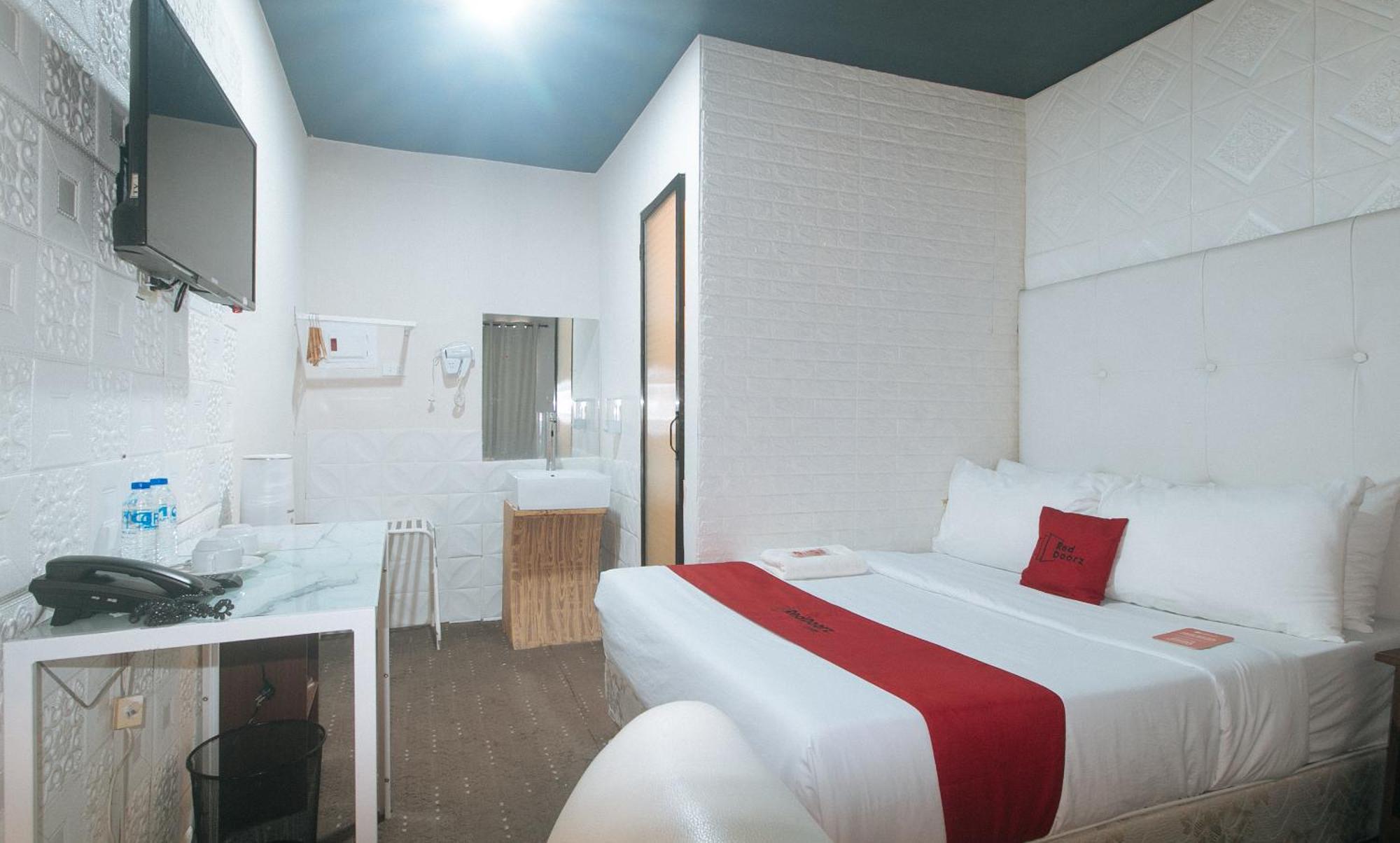 Reddoorz Premium At The Grand Peninsula Suites Balanga Екстериор снимка