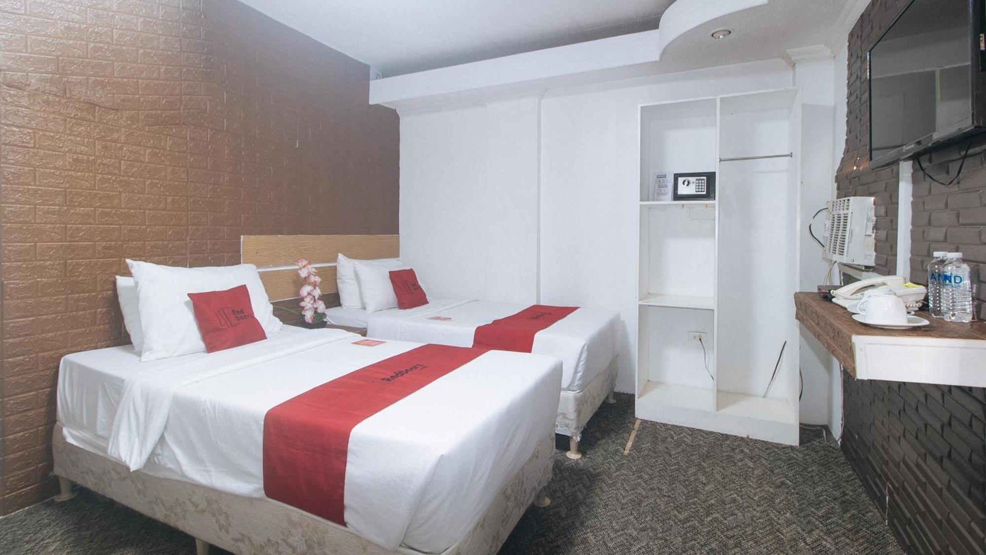 Reddoorz Premium At The Grand Peninsula Suites Balanga Екстериор снимка